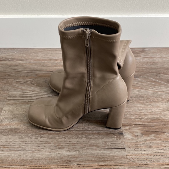 Neutral tan colored heeled  boots - Picture 4 of 4
